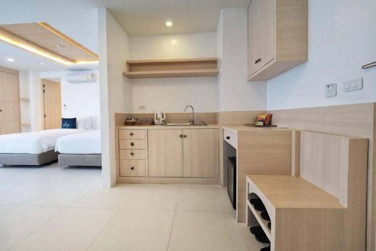 Minibar, in-room safe, desk, blackout curtains