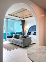Deluxe Ocean View Jacuzzi | Minibar, in-room safe, desk, blackout drapes