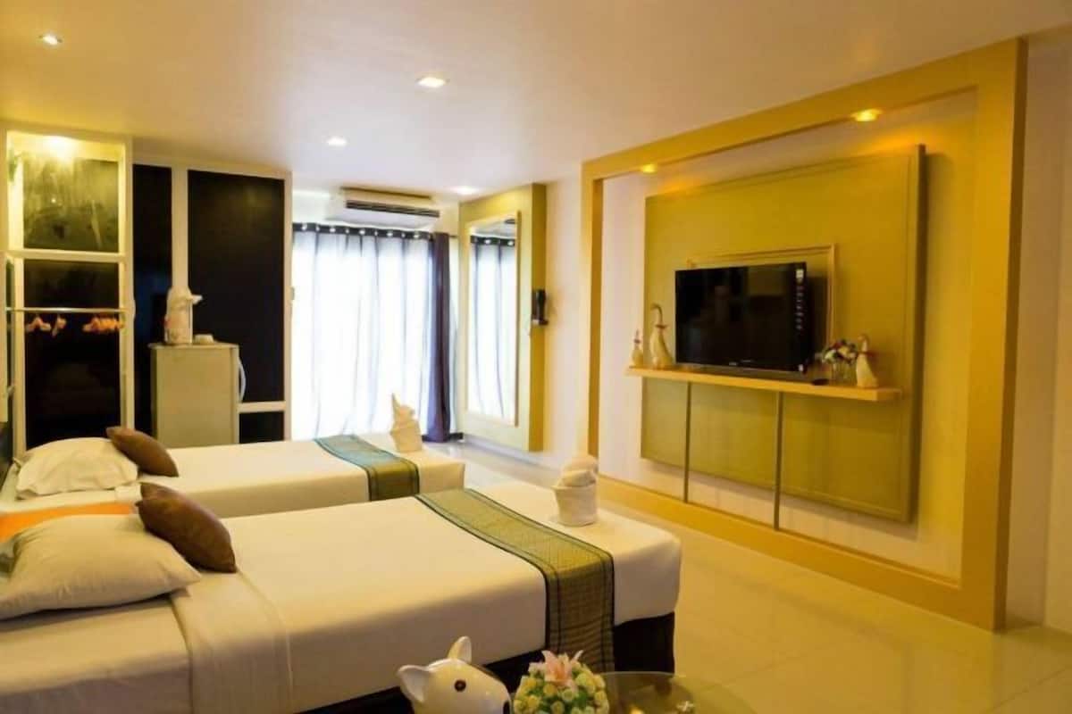 Free minibar items, in-room safe, individually decorated, desk