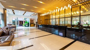 A spacious lobby with a high ceiling, modern lighting fixtures, and a reception area with a large window. - Marble Garden View Pattaya (Pattaya)