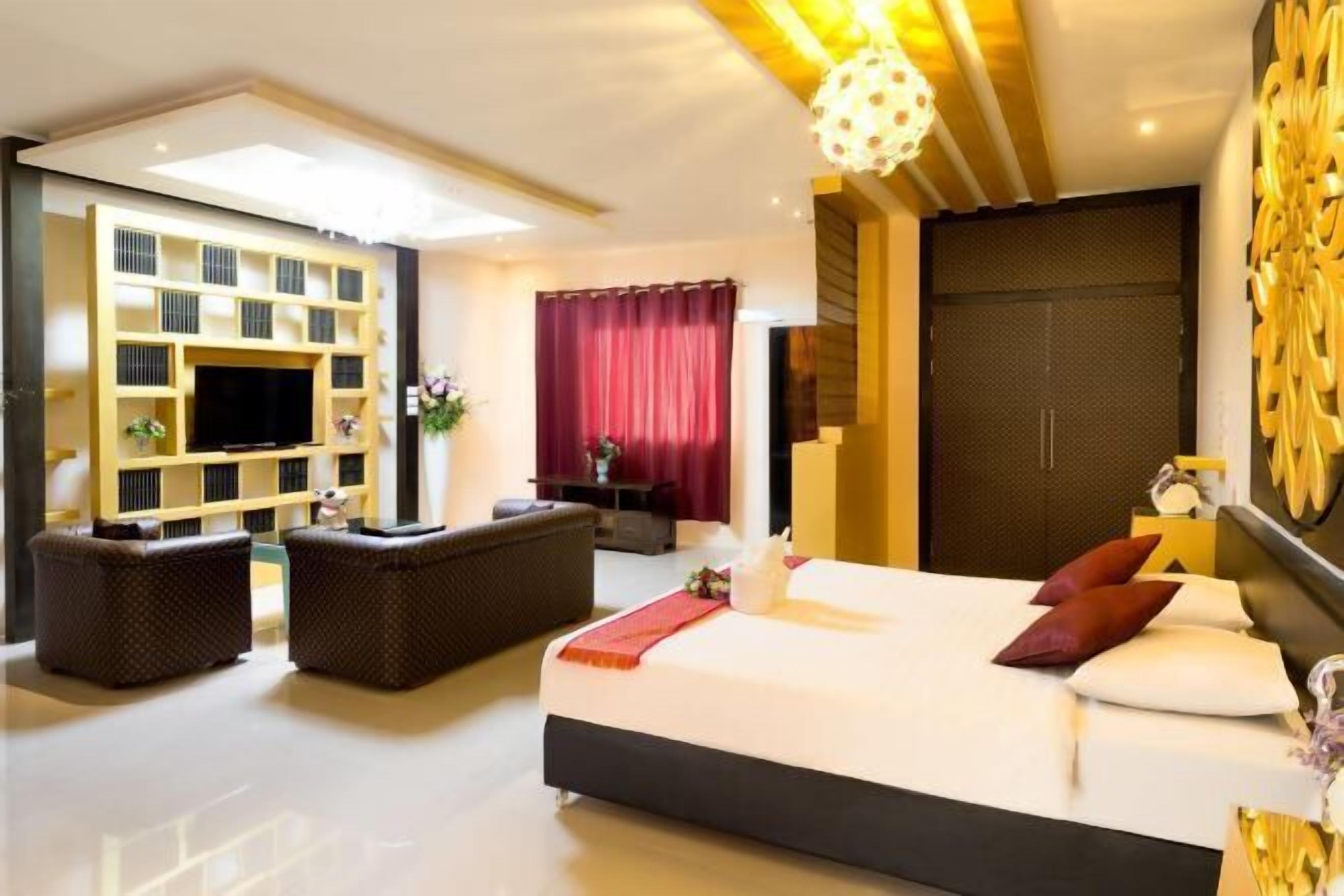 Free minibar items, in-room safe, individually decorated, desk