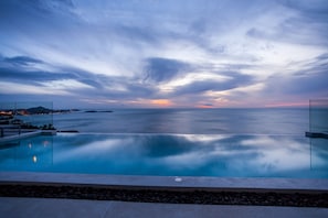 Piscina infinita