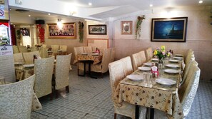 Restaurant - Al-Sana Hotel (Bangkok)