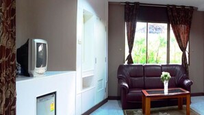 Superior Room | 起居区 | 32-英寸电视（配备有线频道）
