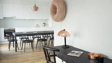 Penthouse, 2 Bedrooms | Hypo-allergenic bedding, individually decorated, individually furnished