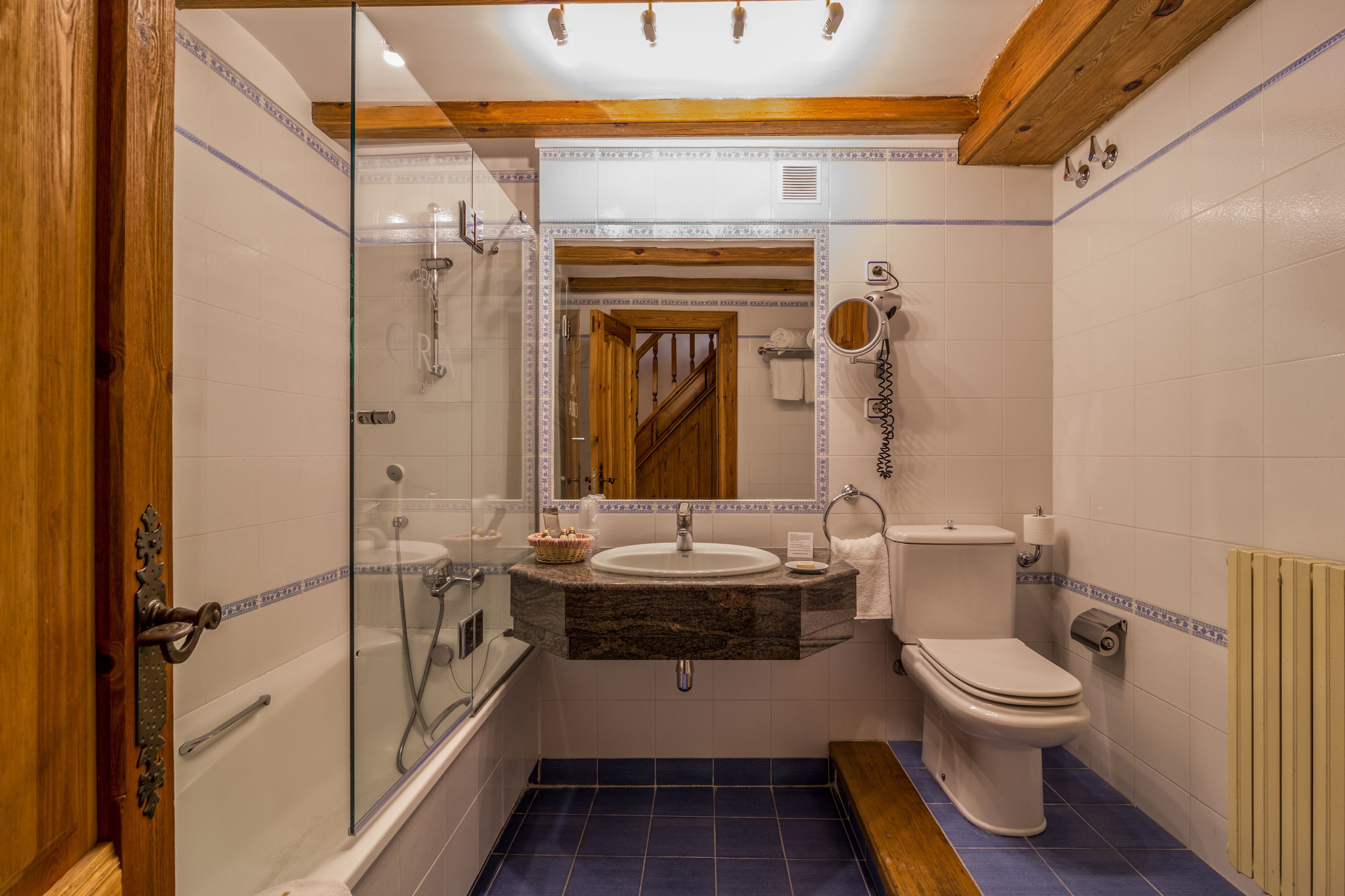 family duplex, 2 bedrooms, connecting rooms, tower | bathroom | free toiletries, hair dryer, bidet, towels