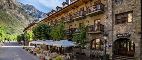 Vista frontal de la propiedad