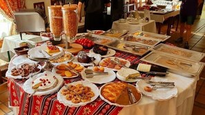 Free daily buffet breakfast - Hotel Ciria (Benasque)