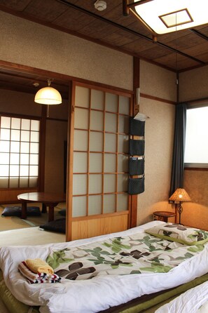 3 habitaciones, cortinas blackout, wifi gratis y ropa de cama