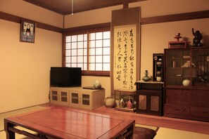House | Living area | 38-inch flat-screen TV with cable channels, TV - Jizo House (Kyoto)