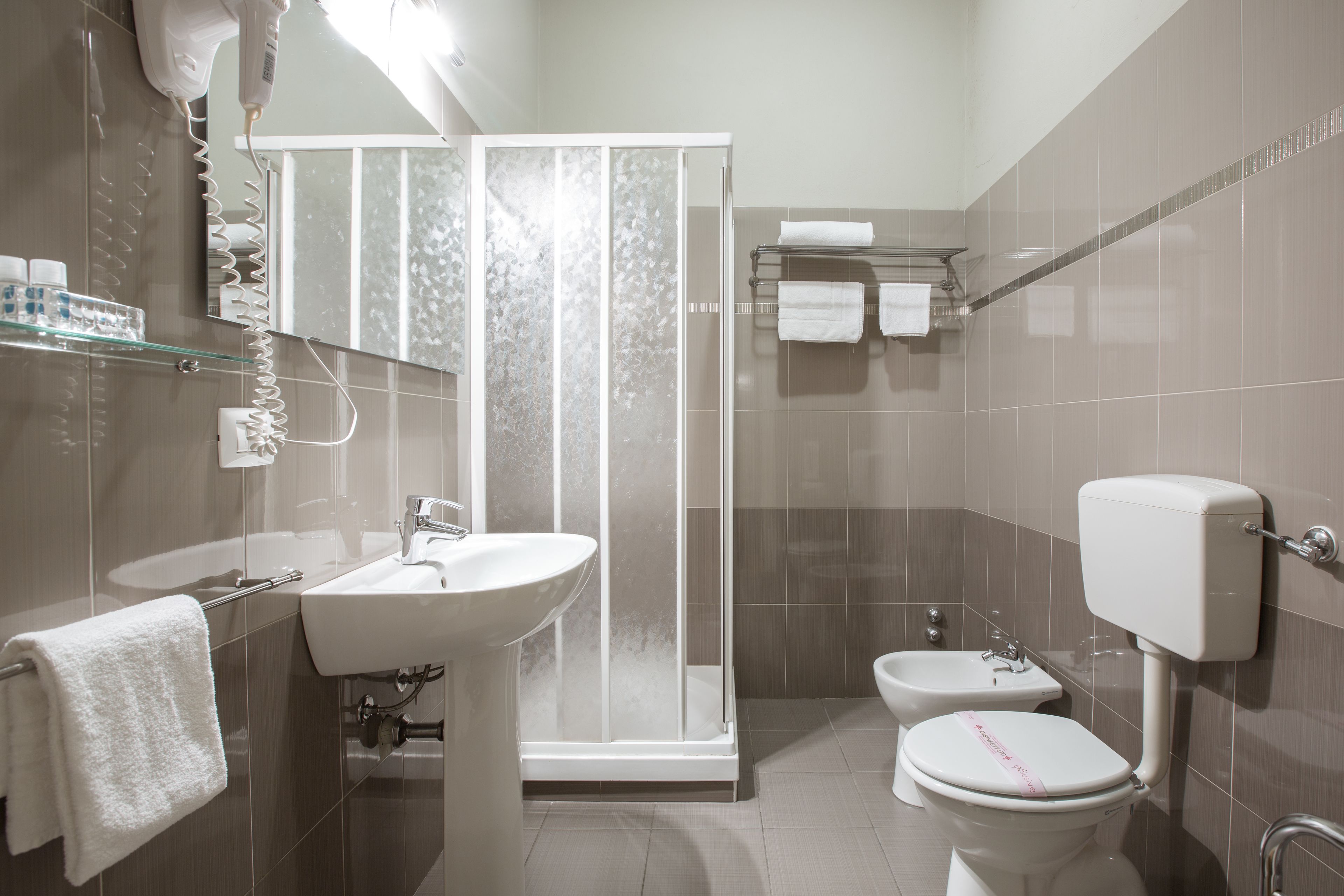 Standard Double Room, 1 Double Bed, Ensuite, Courtyard Area | Bathroom | Shower, free toiletries, hair dryer, slippers