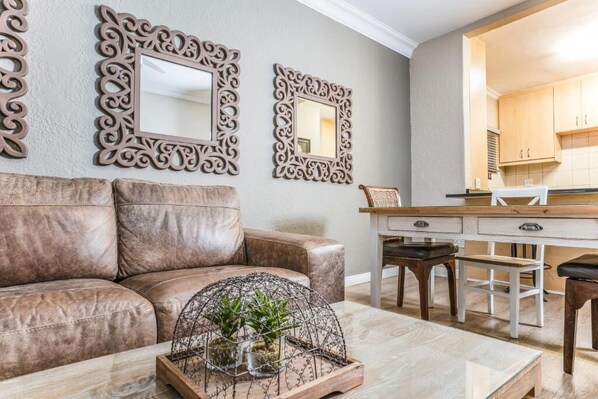 Vredehof No 2  | Dining room