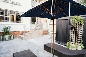 Courtyard - Avemore Vredehof No 2 (Stellenbosch)