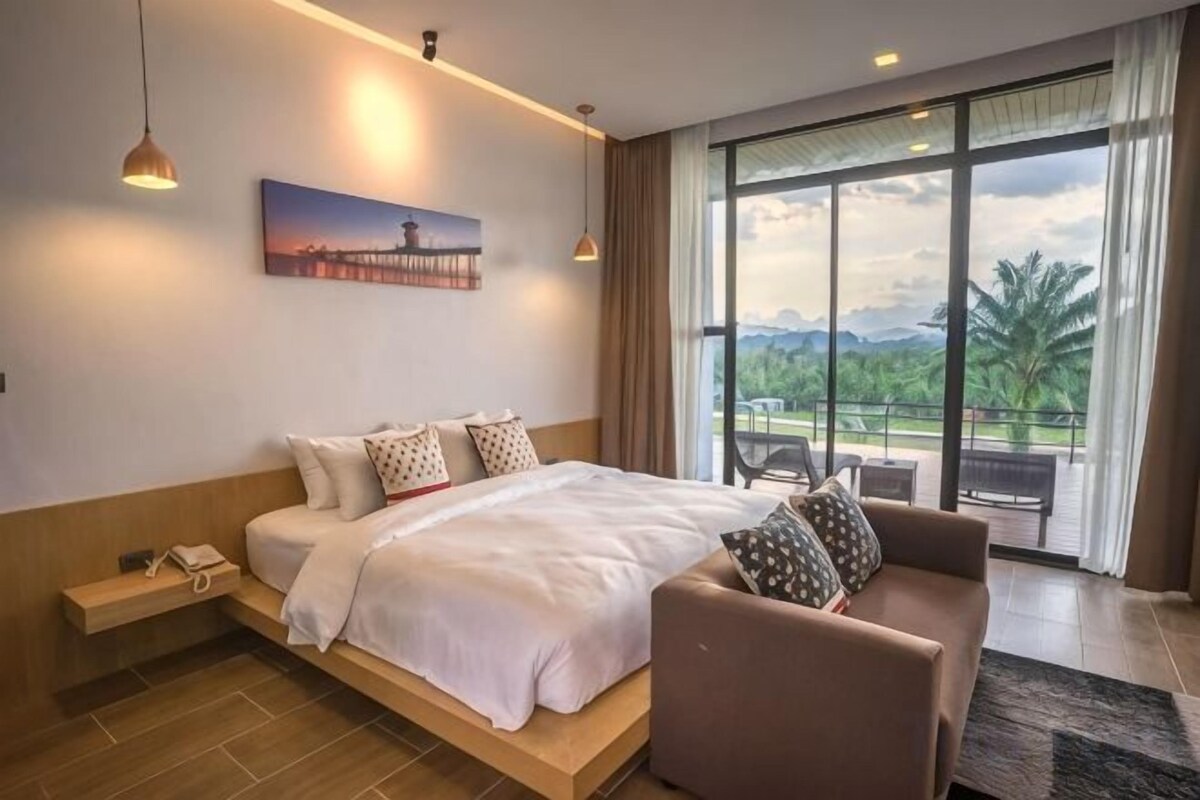 Minibar, blackout curtains, free WiFi, bed sheets