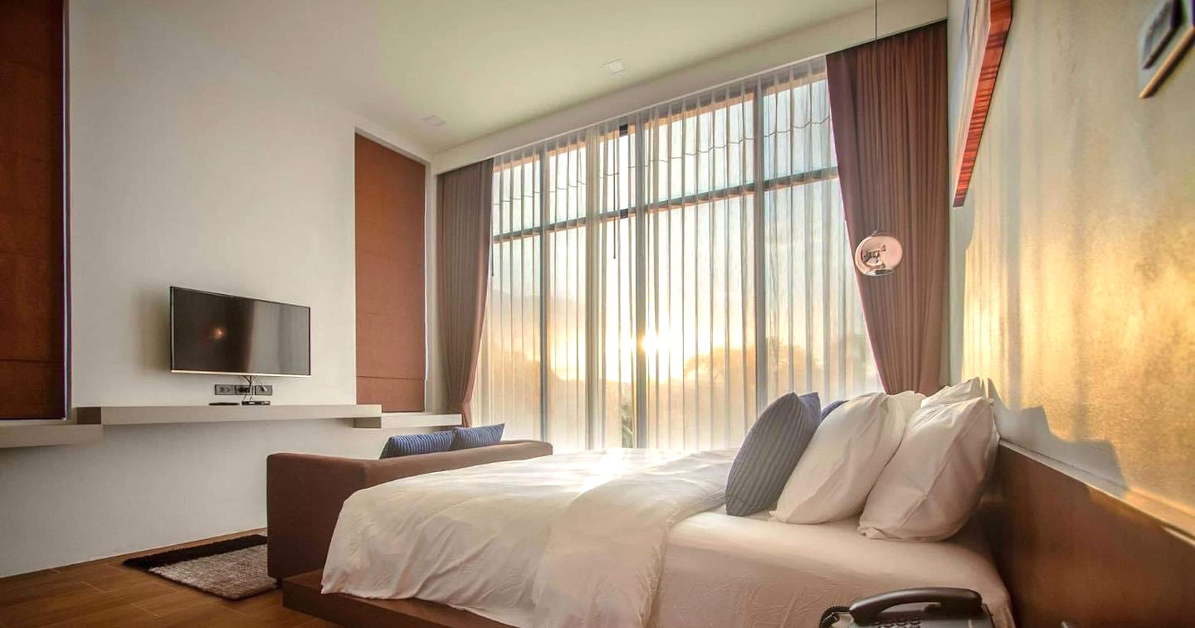 deluxe pool access with balcony  | 1 bedroom, minibar, desk, blackout curtains