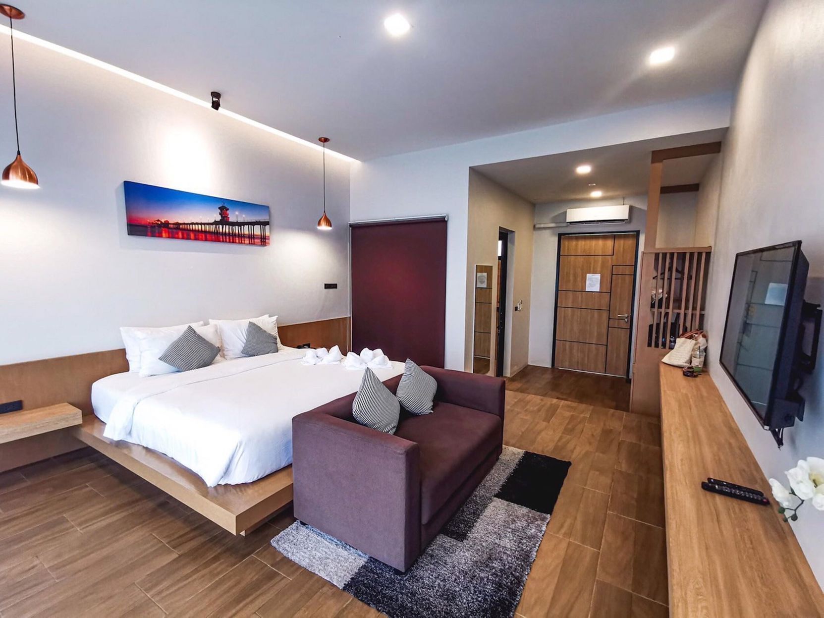 Minibar, blackout curtains, free WiFi, bed sheets