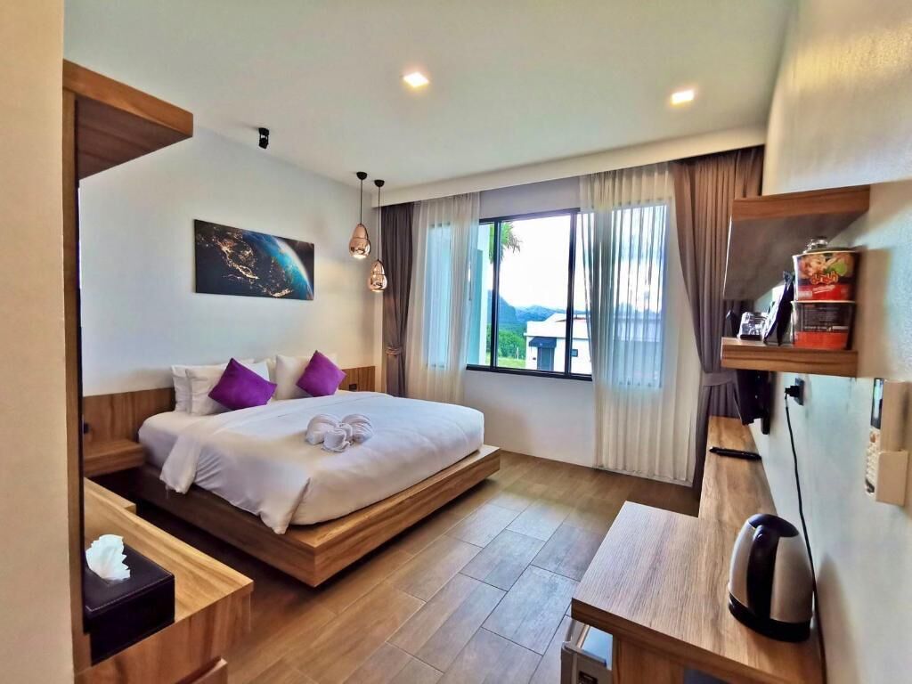 Minibar, blackout curtains, free WiFi, bed sheets