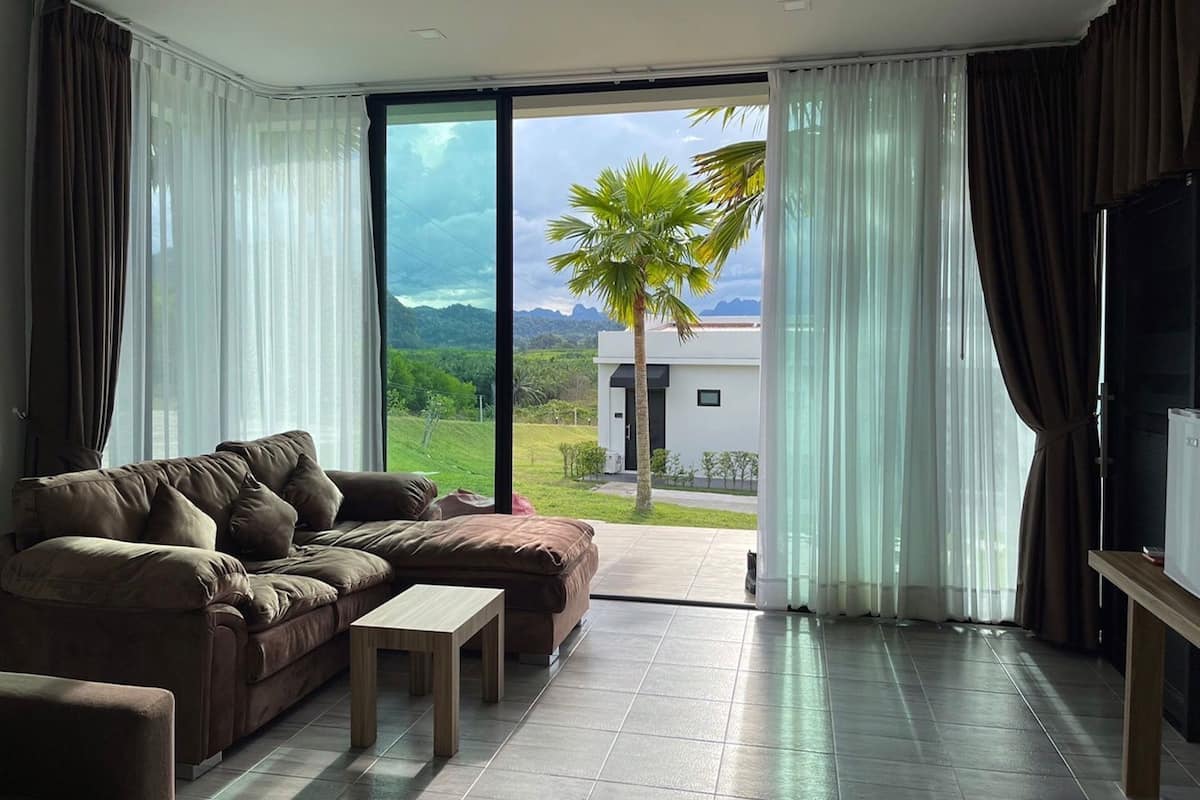 Living area | Flat-screen TV