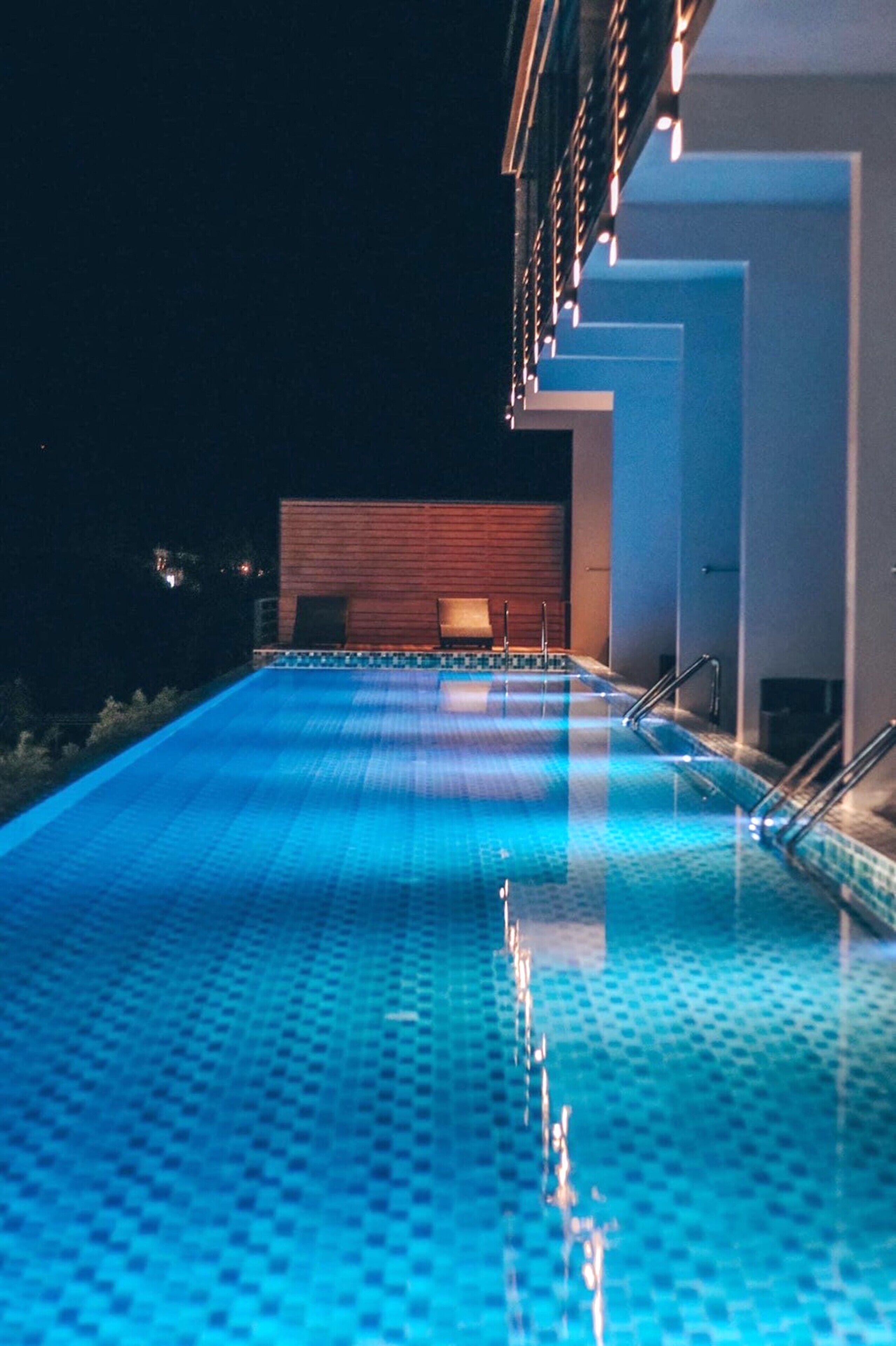 Pool Access Grand Deluxe | Área de estar | TV de tela plana