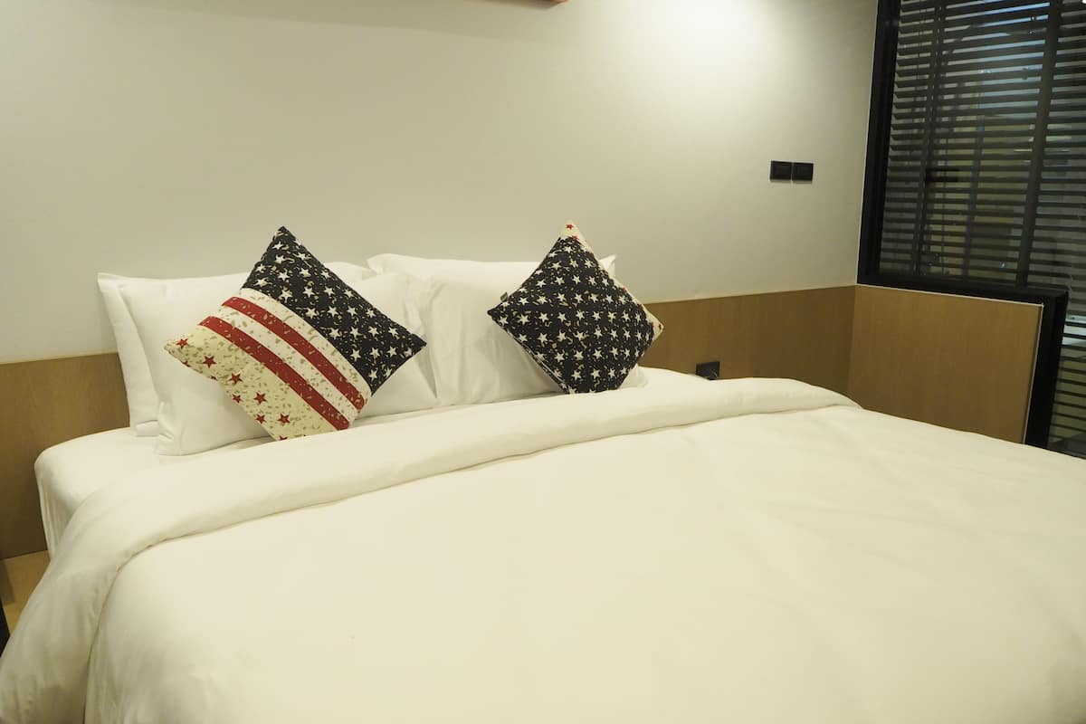 Deluxe Pool Access with Balcony | Minibar, desk, blackout curtains, free WiFi