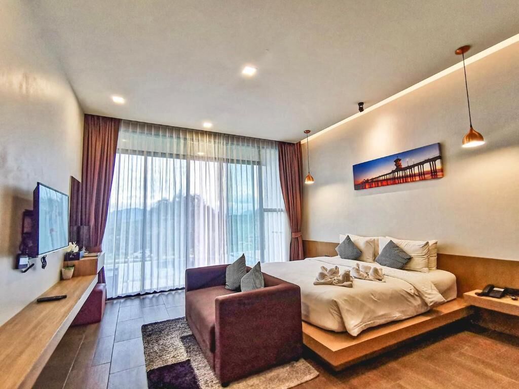 Minibar, blackout curtains, free WiFi, bed sheets