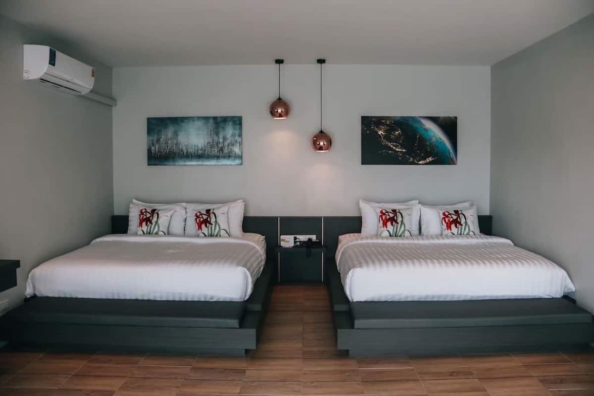 Minibar, blackout drapes, free WiFi, bed sheets