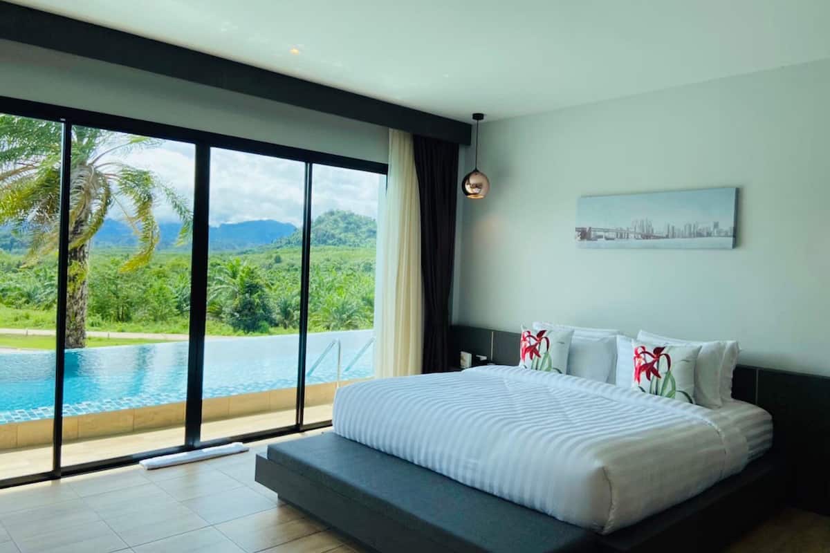 Pool Access Grand Deluxe | Minibar, desk, blackout curtains, free WiFi