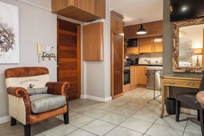 Studio (Eikehof No 24) | 1 bedroom, premium bedding, pillowtop beds, in-room safe