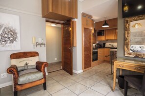 Studio (Eikehof No 24) | 1 bedroom, premium bedding, pillowtop beds, in-room safe