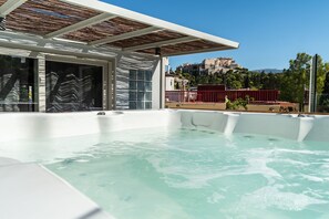 Premium bedding, in-room safe, iron/ironing board, free cots/infant beds - Acropolis Luxury Apartments (Athens)