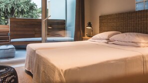 Rumah Grand, 5 kamar tidur (Acropolis View) | Seprai premium, brankas, dan setrika/meja setrika