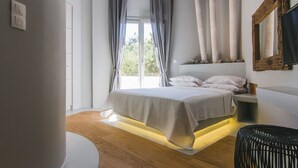 Premium bedding, in-room safe, iron/ironing board, free cots/infant beds - Acropolis Luxury Apartments (Athens)