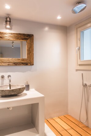 Grand House, 5 Bedrooms (Acropolis View) | Bathroom | Shower, free toiletries, hair dryer, slippers - Acropolis Luxury Apartments (Athens)