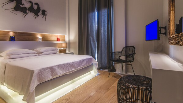Premium bedding, in-room safe, iron/ironing board, free cots/infant beds - Acropolis Luxury Apartments (Athens)