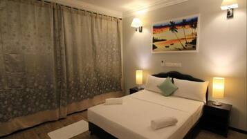 Deluxe Double or Twin Room | Minibar, in-room safe, desk, soundproofing