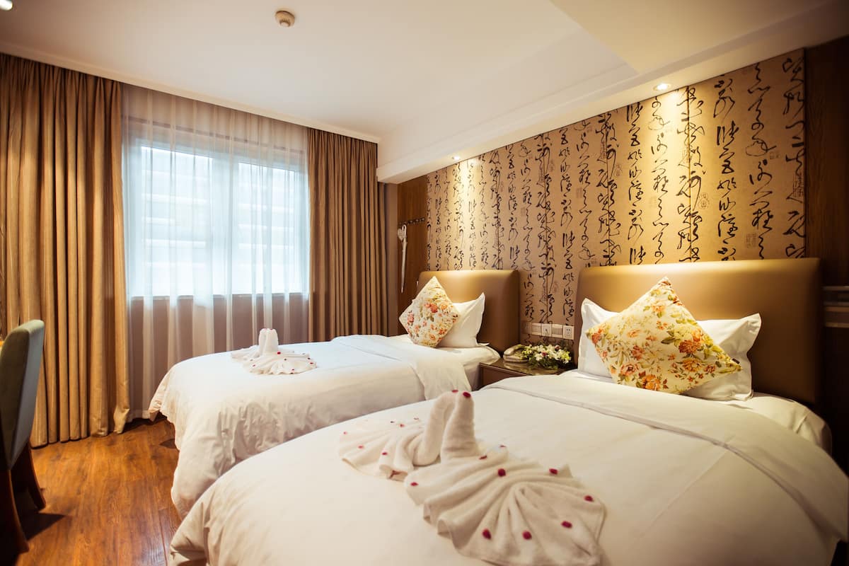 Administration Double Room | Desk, blackout drapes, WiFi (free)