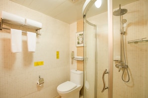 Economy-Doppelzimmer | Badezimmer