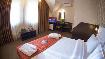 Luxury Single Room | Premium bedding, minibar, in-room safe, desk