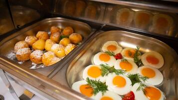 Free daily buffet breakfast