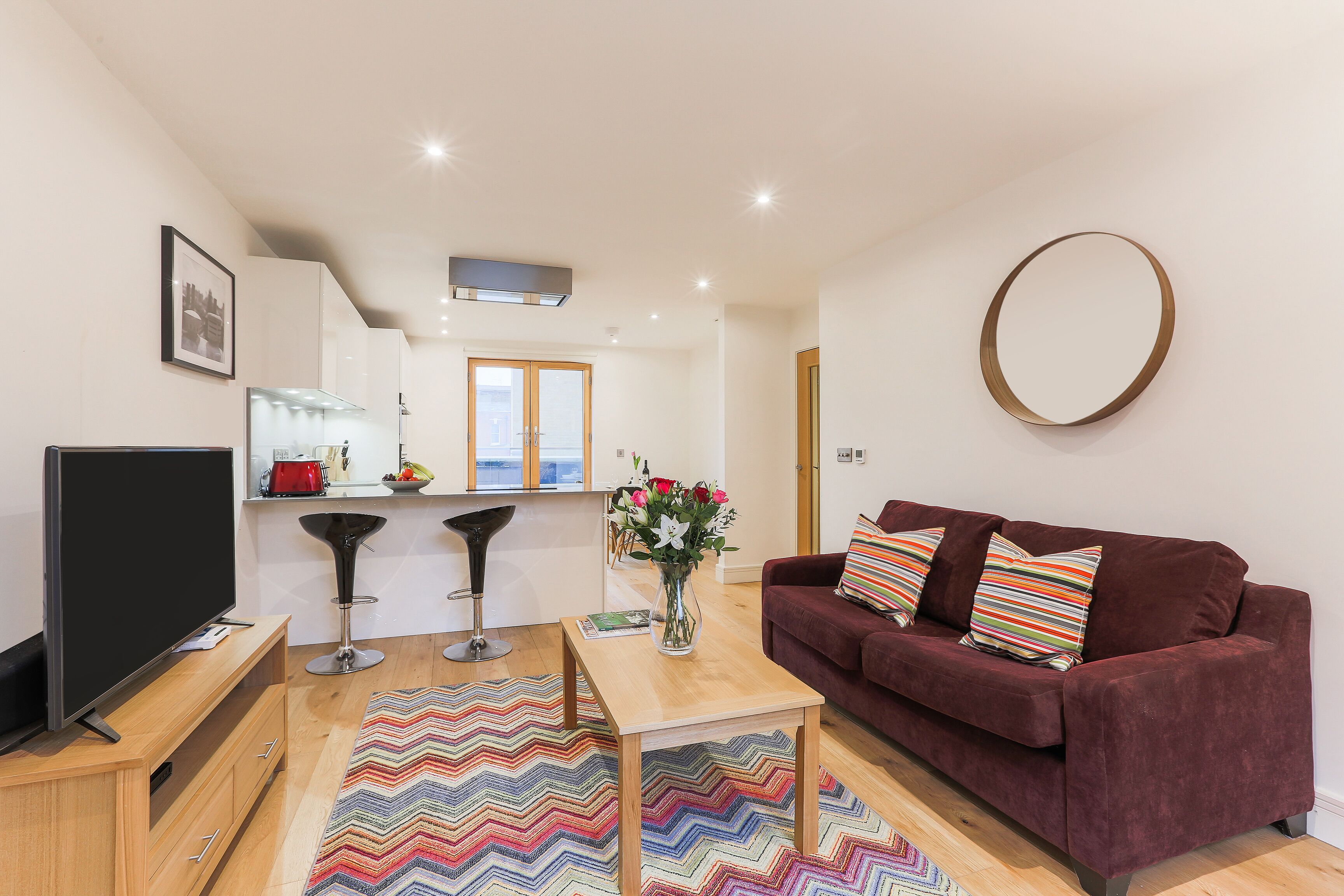 Apartment, 2 Bedrooms | Living room | Flat-screen TV