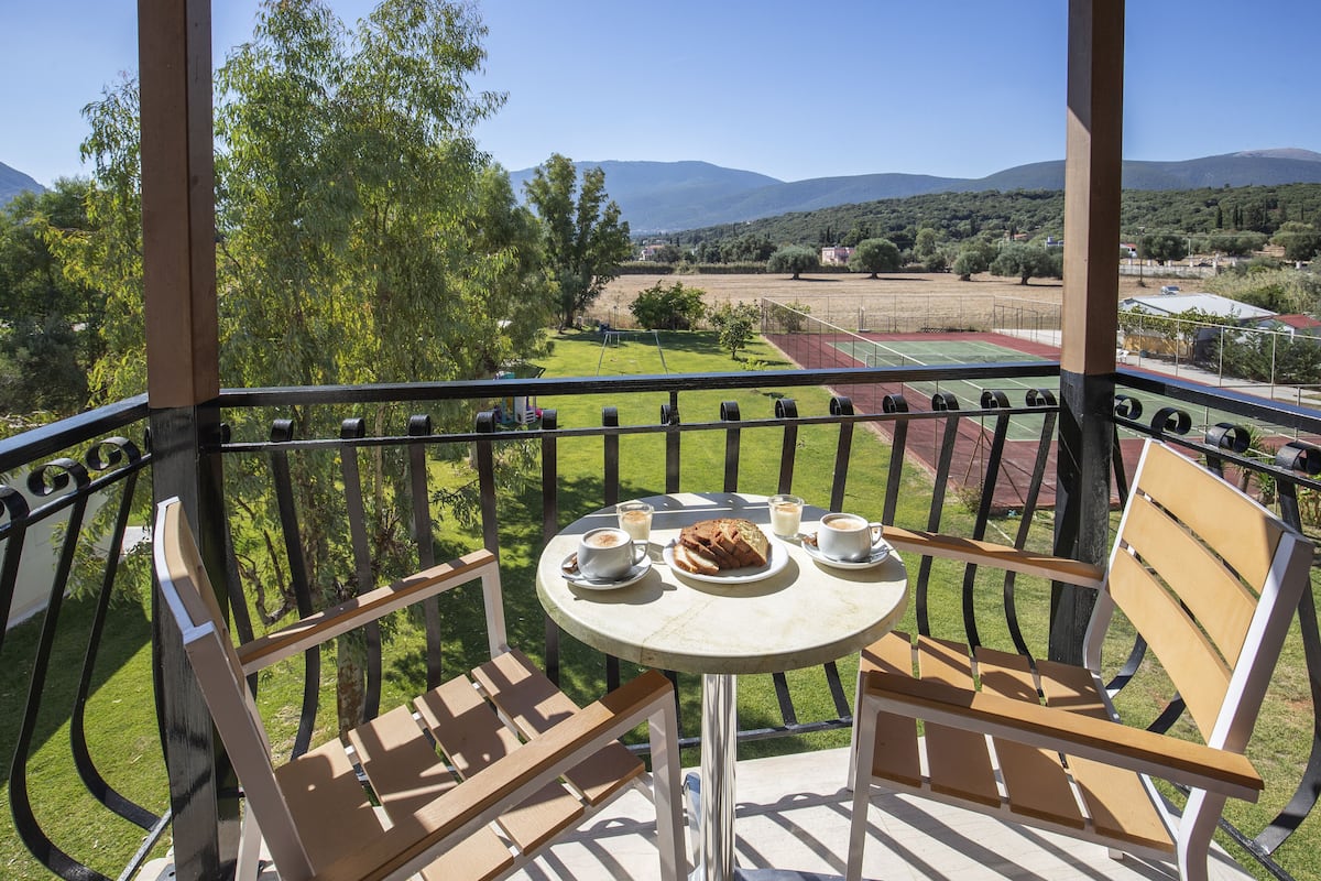 Twin or double STANDARD room with Mountain view | Terrass/Patio