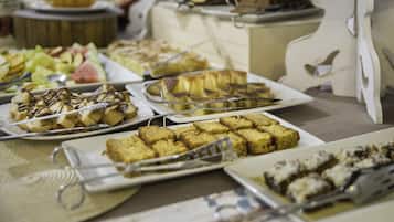 Petit déjeuner buffet servi tous les jours en supplément