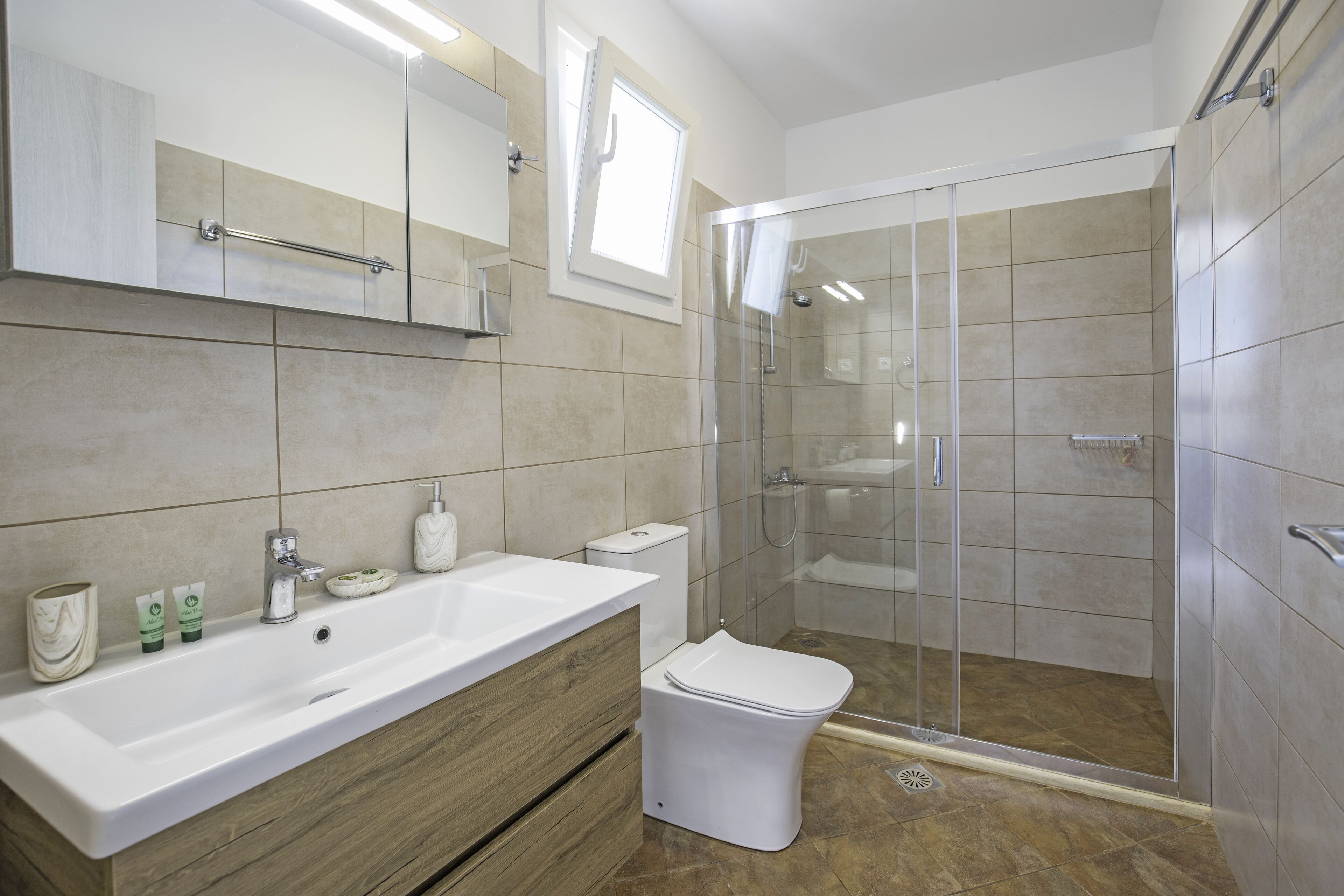 ianos garden suite | bathroom | shower, free toiletries, hair dryer, towels