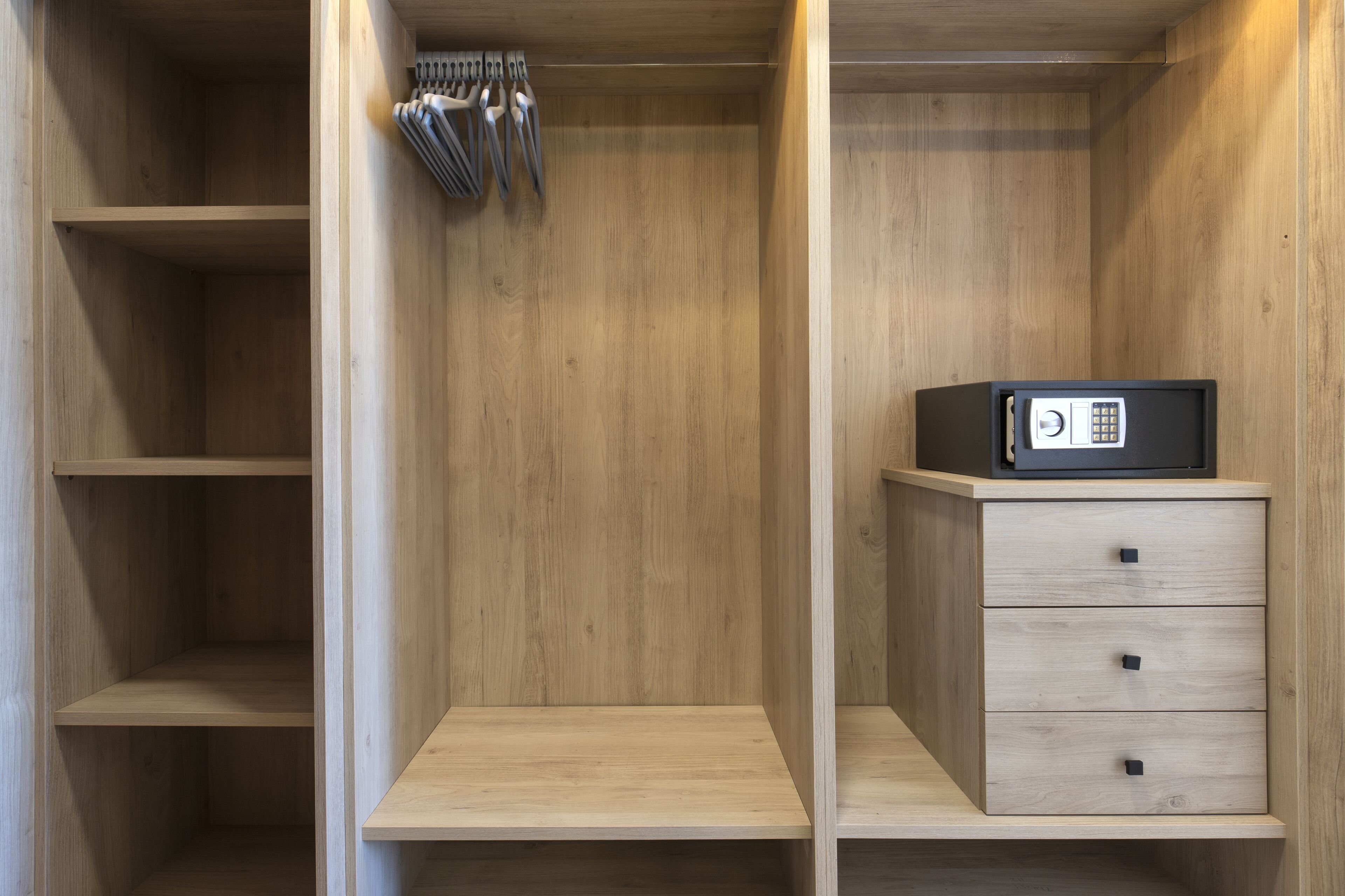 in-room safe, iron/ironing board, free wifi, bed sheets