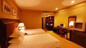 Minibar, in-room safe, desk, blackout curtains