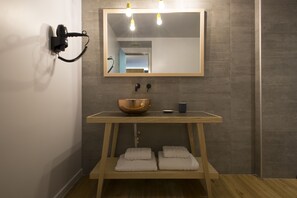 Family Suite (P1) | Bathroom - Pi Athens (Athens)