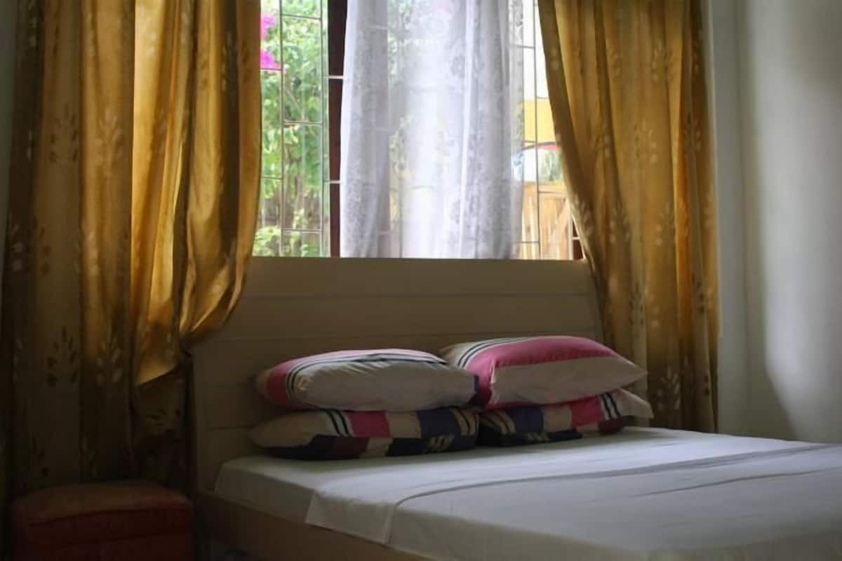 Standard Double Room, 1 Bedroom | Desk, iron/ironing board, rollaway beds, free WiFi