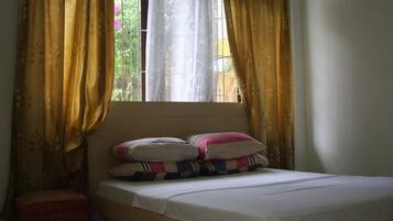 Standard Double Room, 1 Bedroom | Desk, iron/ironing board, rollaway beds, free WiFi