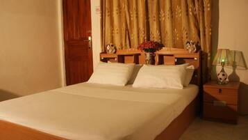 Standard Double Room, 1 Bedroom | Desk, iron/ironing board, rollaway beds, free WiFi