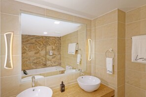 Family Quadruple Room | Bathroom | Shower, free toiletries, hair dryer, towels